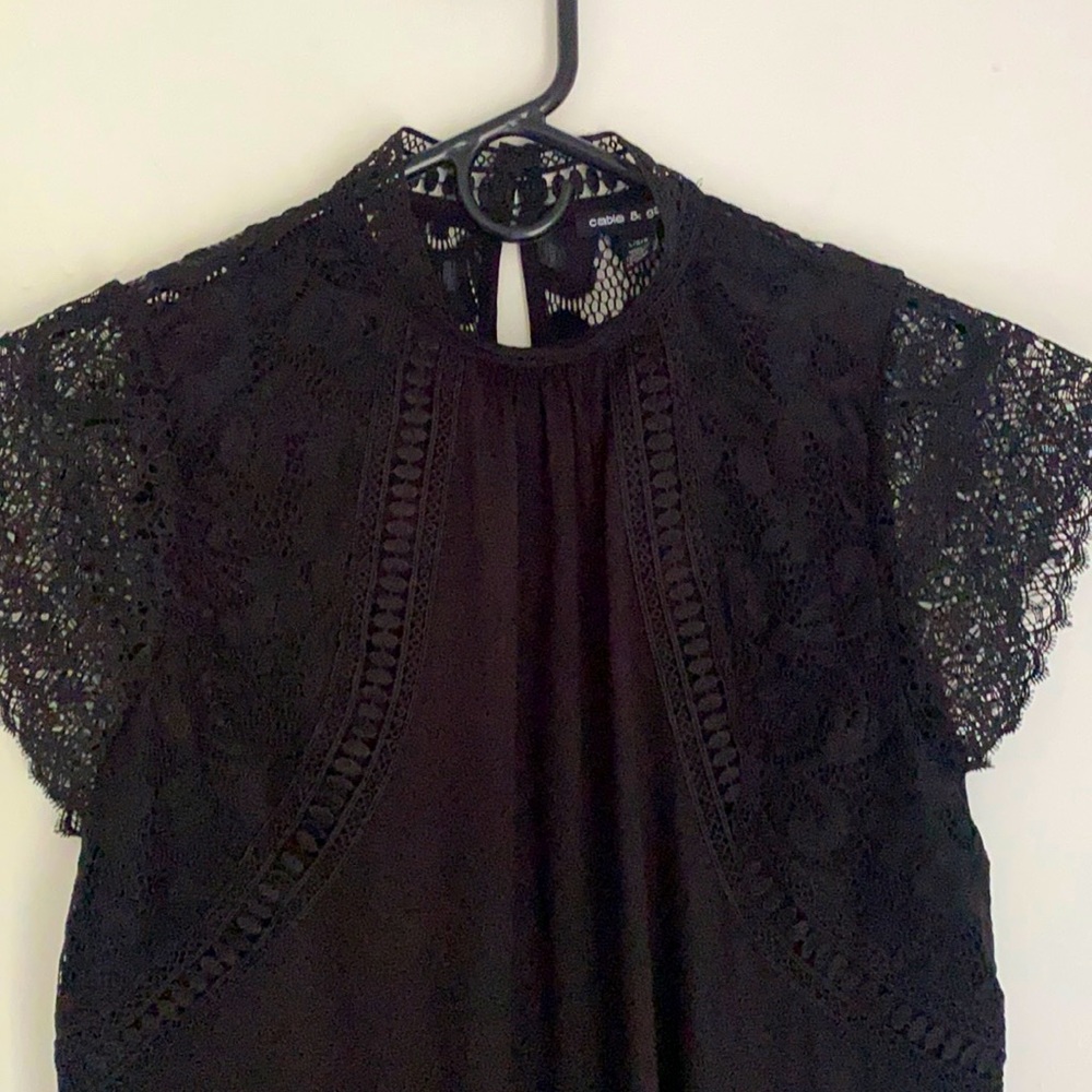 ✨Cable and Gauge | Chiffon Lace Cap Sleeve Top
